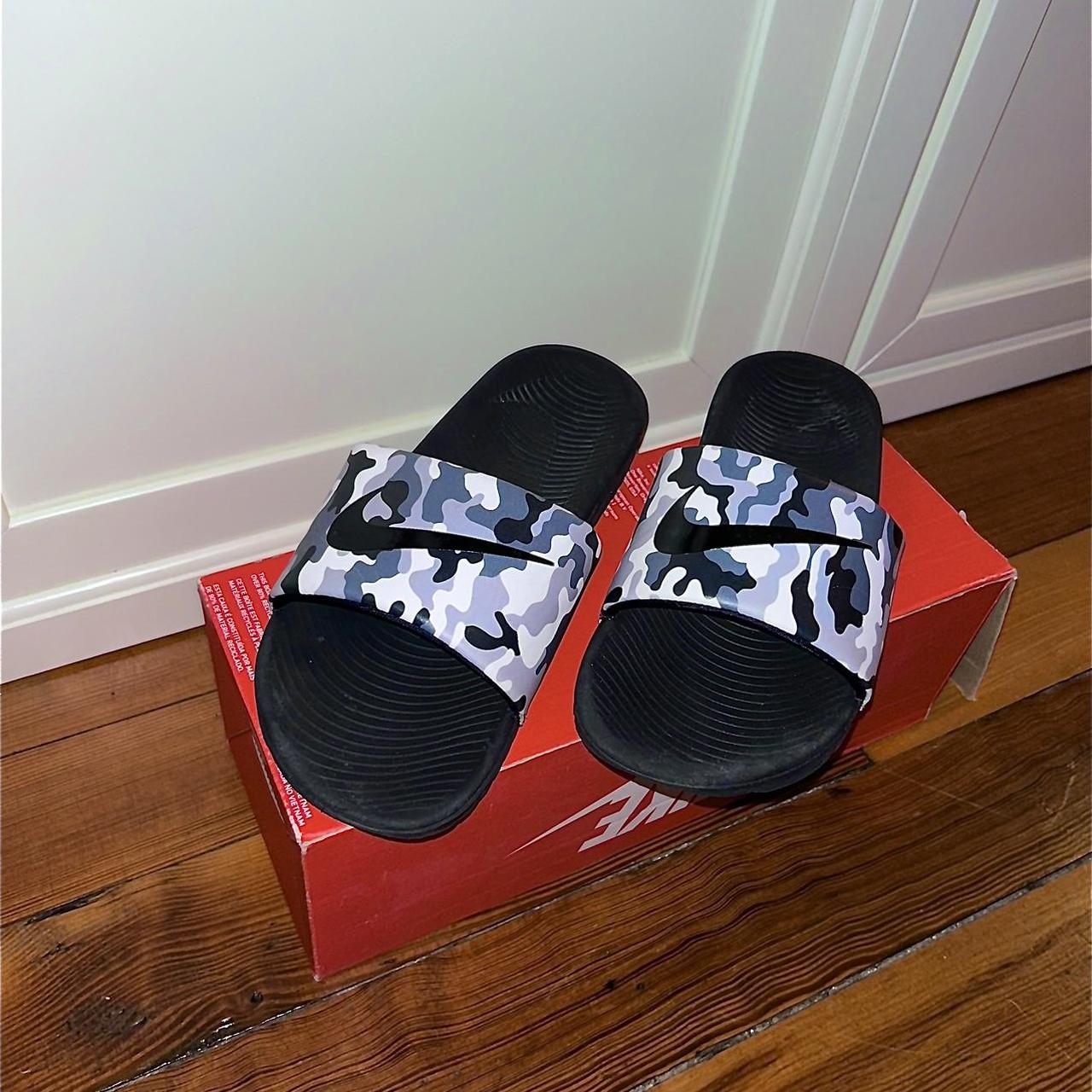 Nike kawa cheap print slides