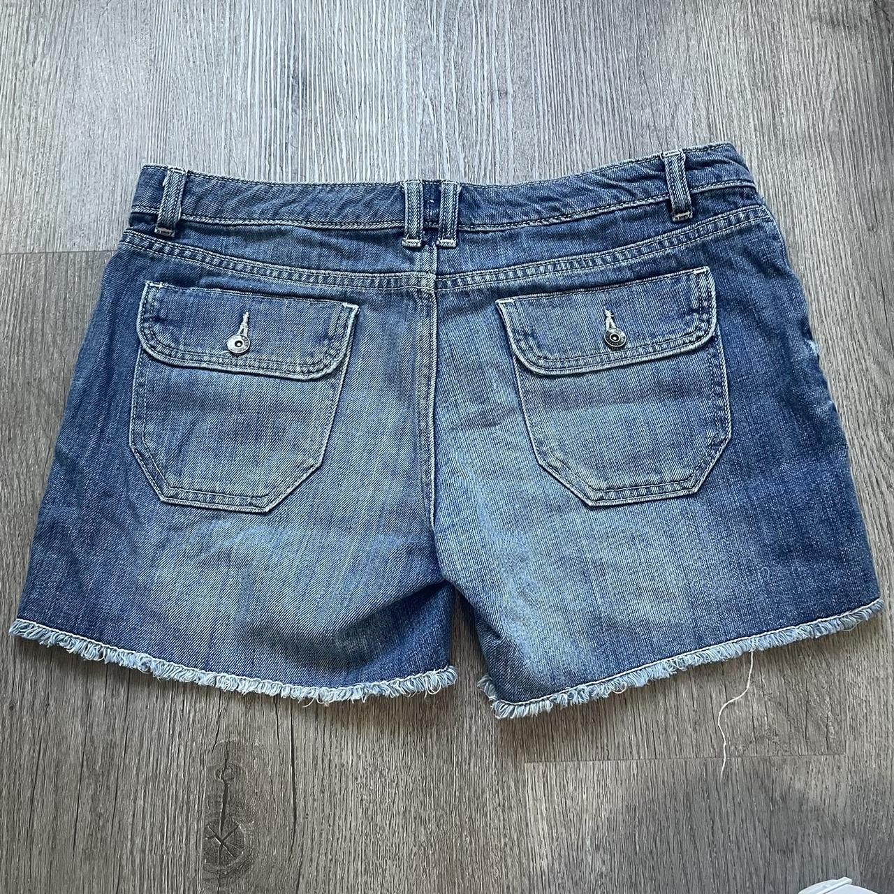 🌱super cite y2k cargo like denim shorts 🌱 ~ Size :... - Depop