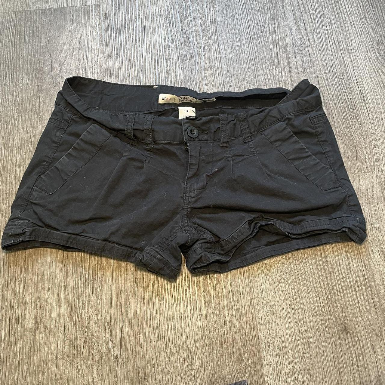 🌱 super cute y2k low rise black shorts 🌱 ~ Size :... - Depop