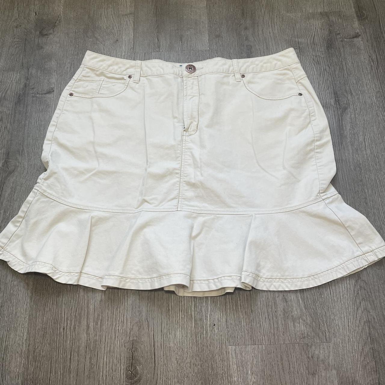 🌱 Y2k mini cream mini skirt 🌱 ~ Size : 20 ~ Brand... - Depop