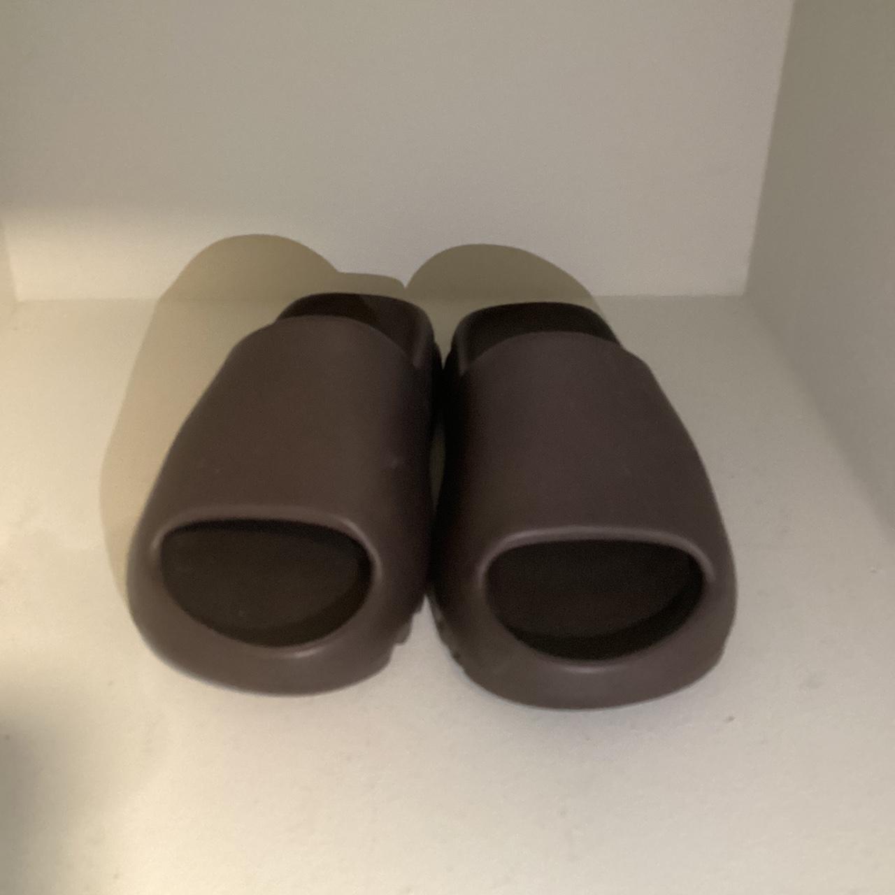 yeezy slide mocha