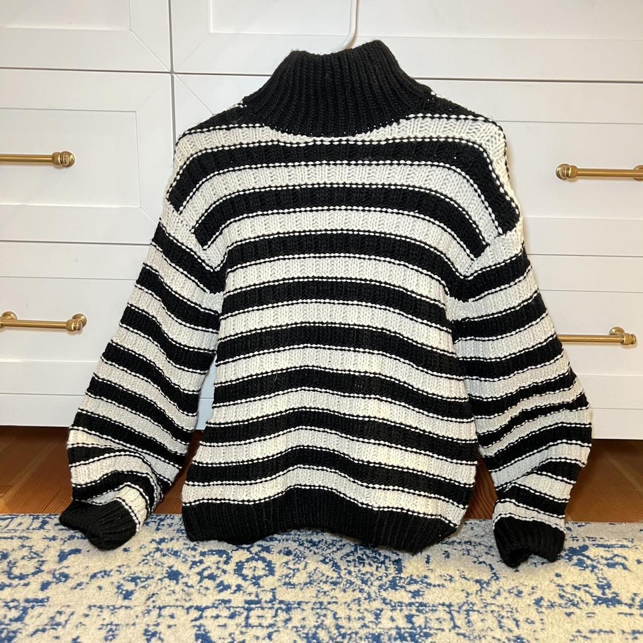 H&M Women's Black and White Jumper | Depop