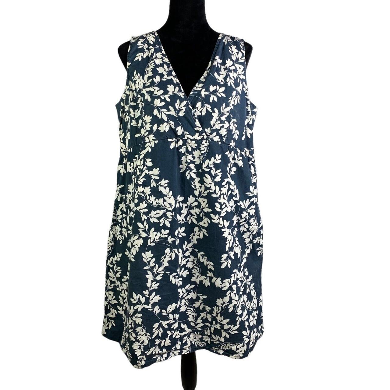 hill black leaf print surplice A Line dress... Depop