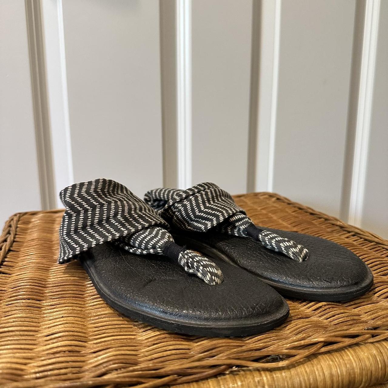 Sanuk sandals shoes size 10 yoga mat sling 