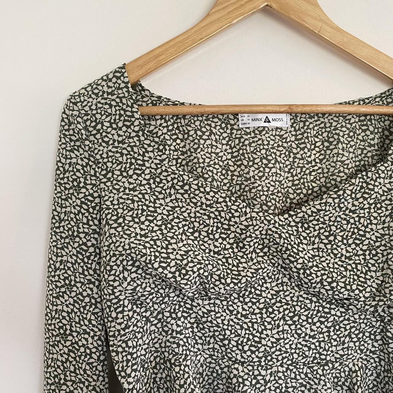 Minx & Moss crop blouse. Green floral print, size 14. - Depop