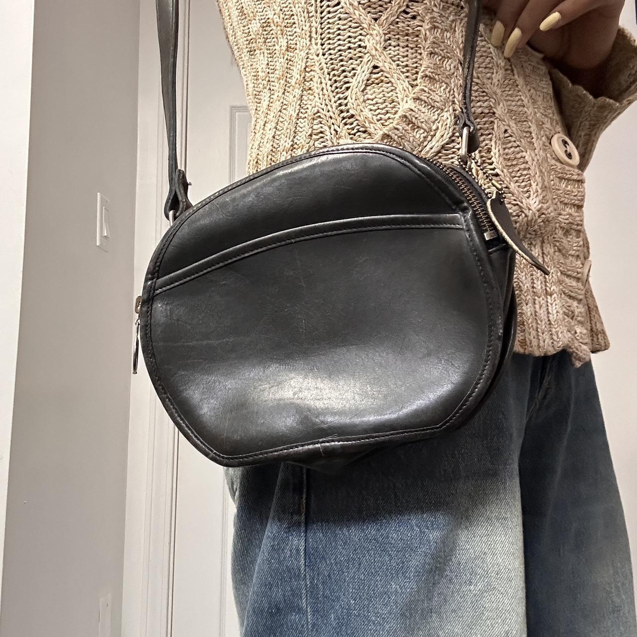 Rare Vintage COACH Black Leather CHESTER Round | Depop