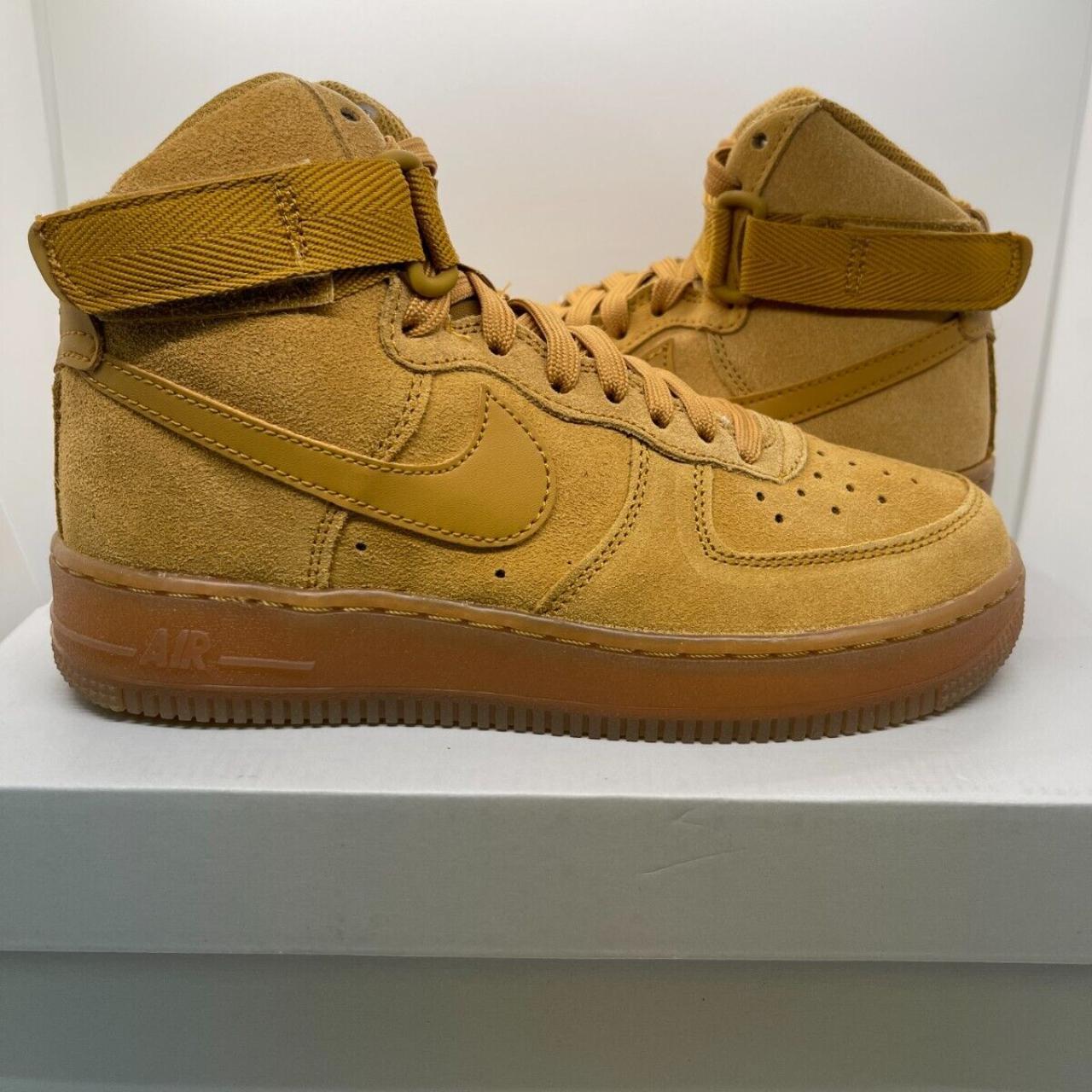 Air offers Force 1 High LV8 (GS)