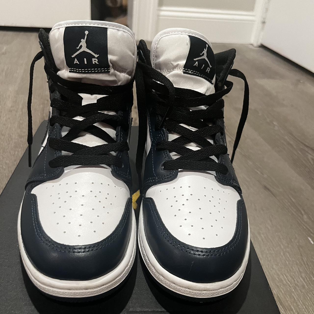 Jordan retro 1 grade school size 6.5 Clearance