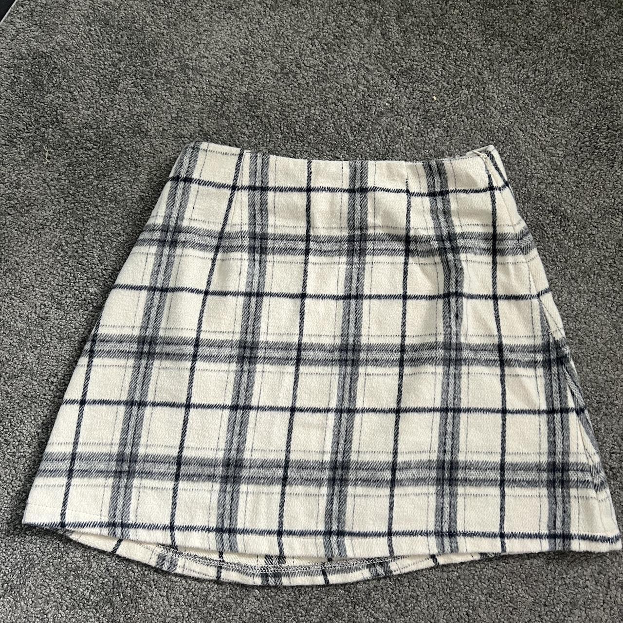Princess Polly mini skirt Size 6 - Depop
