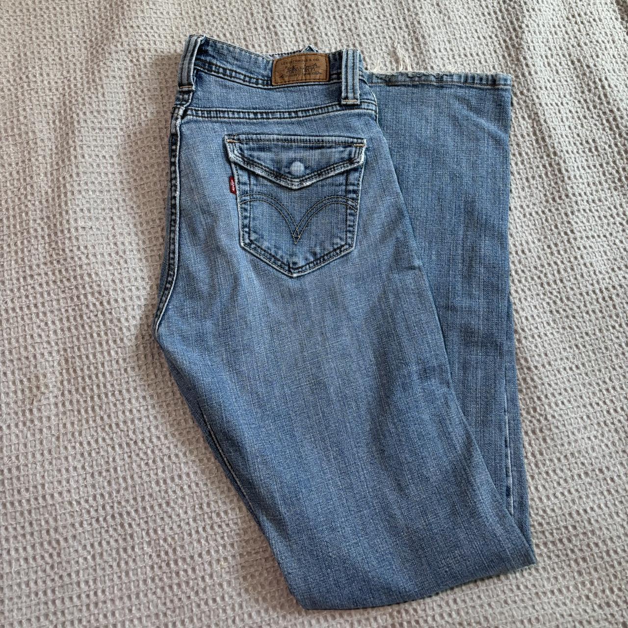 Y2K Vintage Levi Low Flare 542 jeans. Super cute