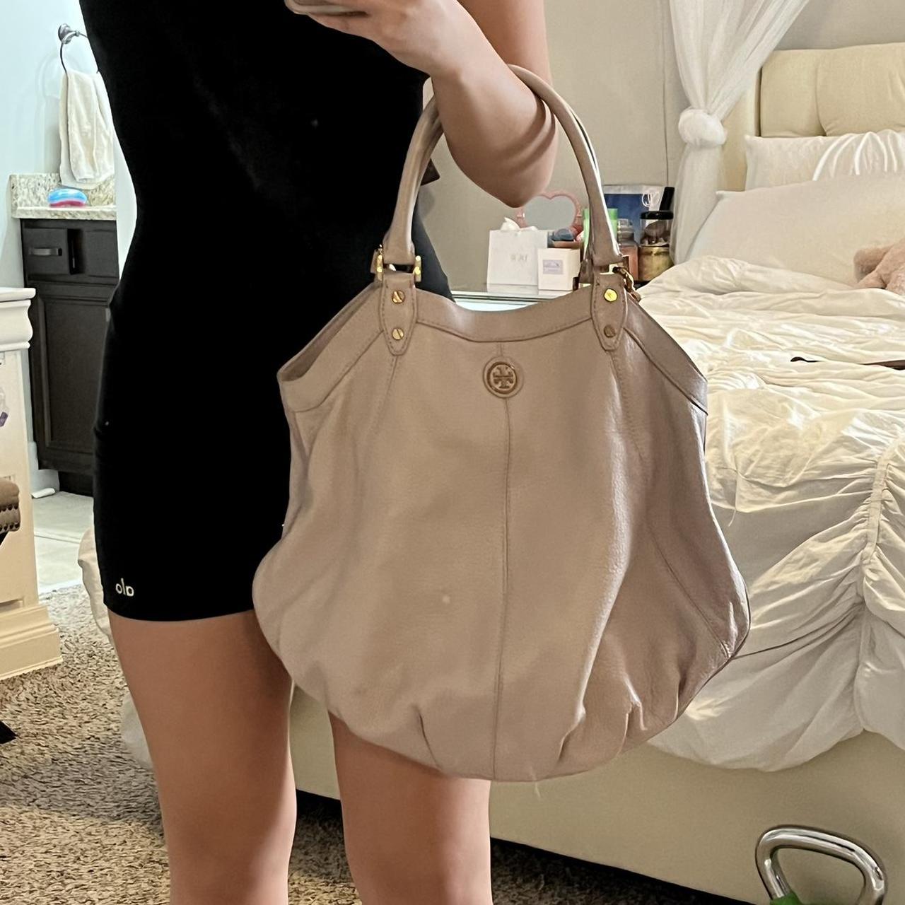 🎀Tory Burch Pink Tote🎀 • very spacious • removable... Depop