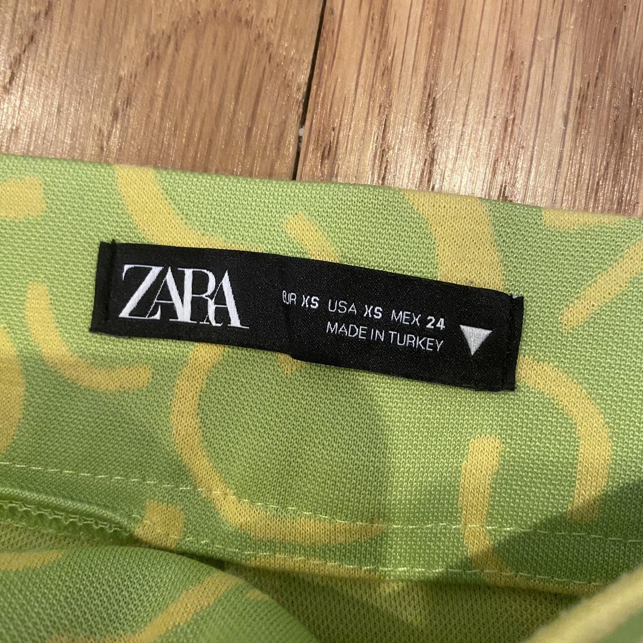 Zara Women's Green and Yellow Trousers | Depop