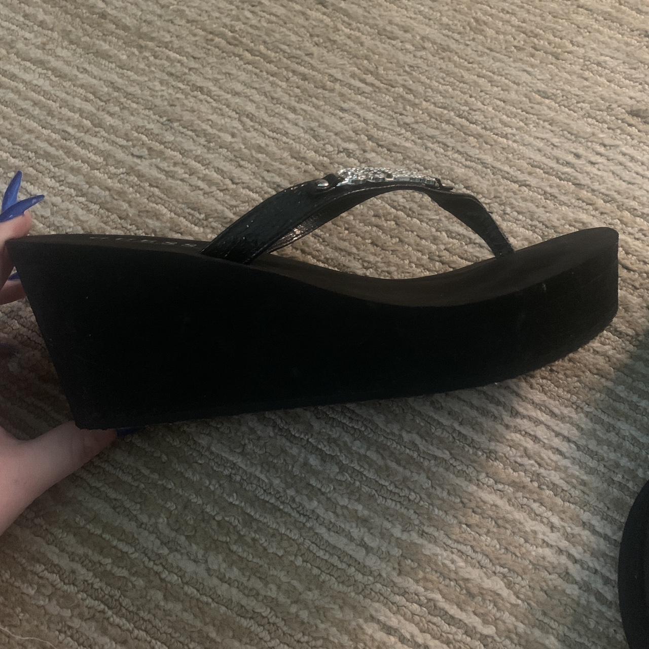 Guess Women's Black Flipflops Depop