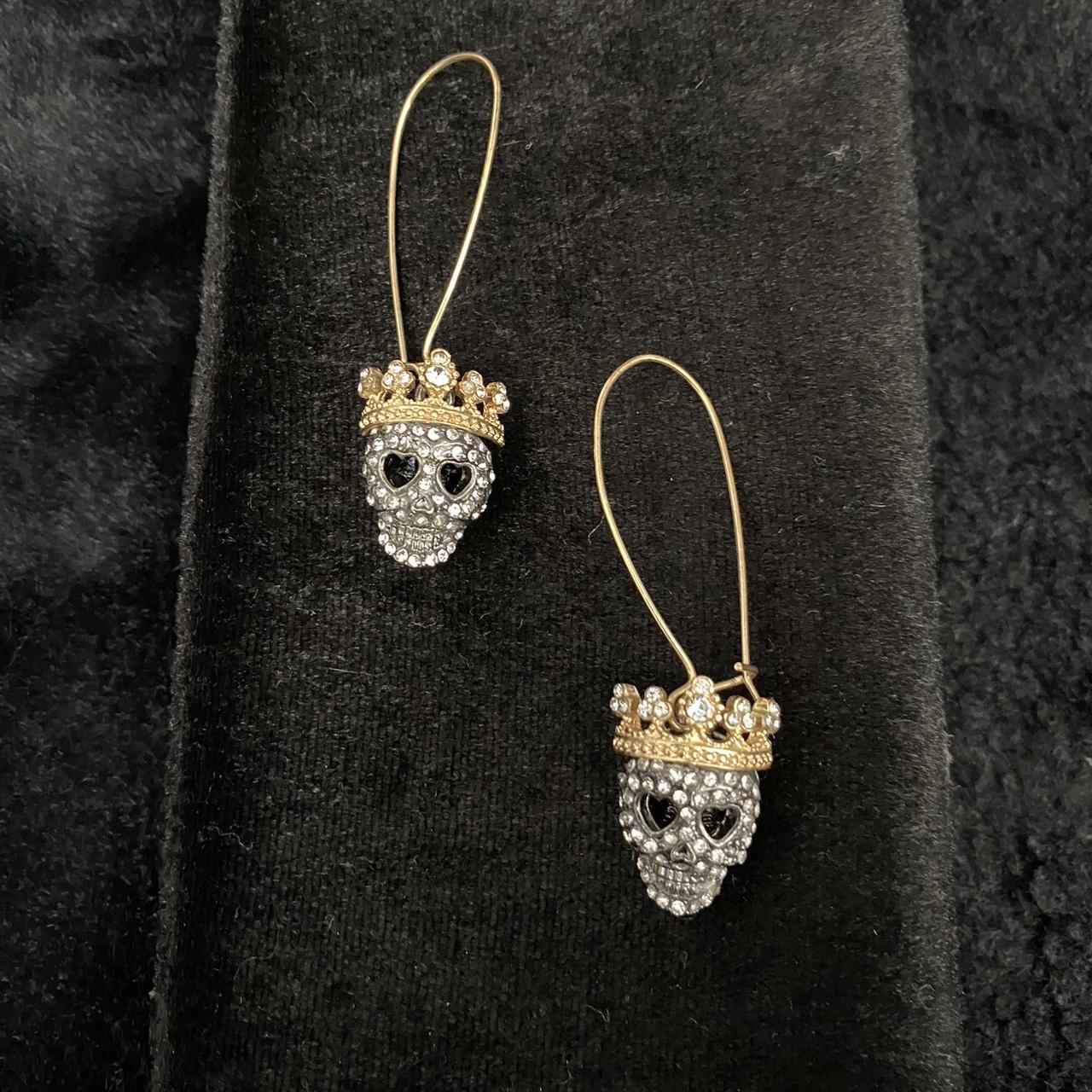 Betsey johnson deals skull earrings