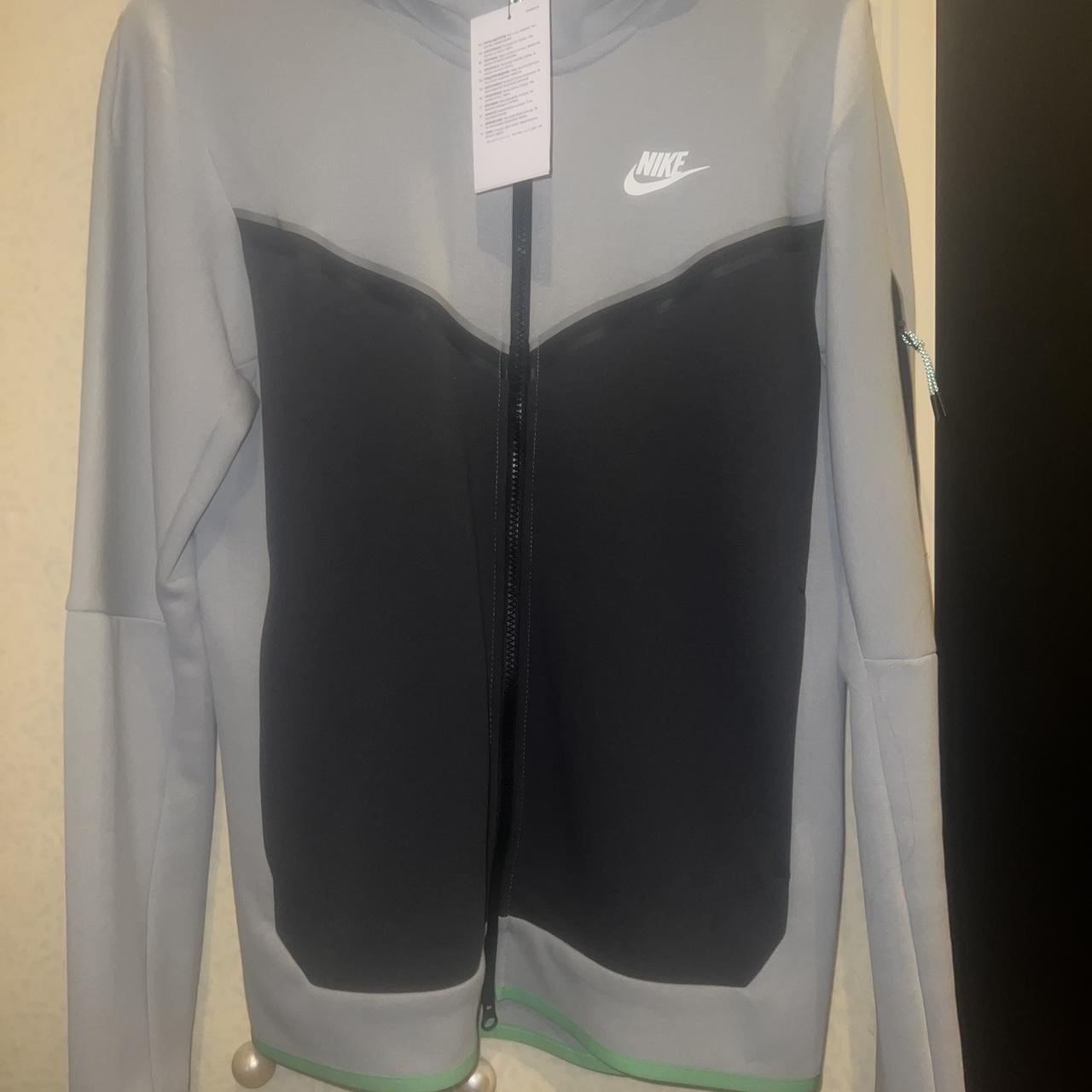 Light Smoke Grey Tech Fleece Smoke Grey Heather Grey Tech Fleece