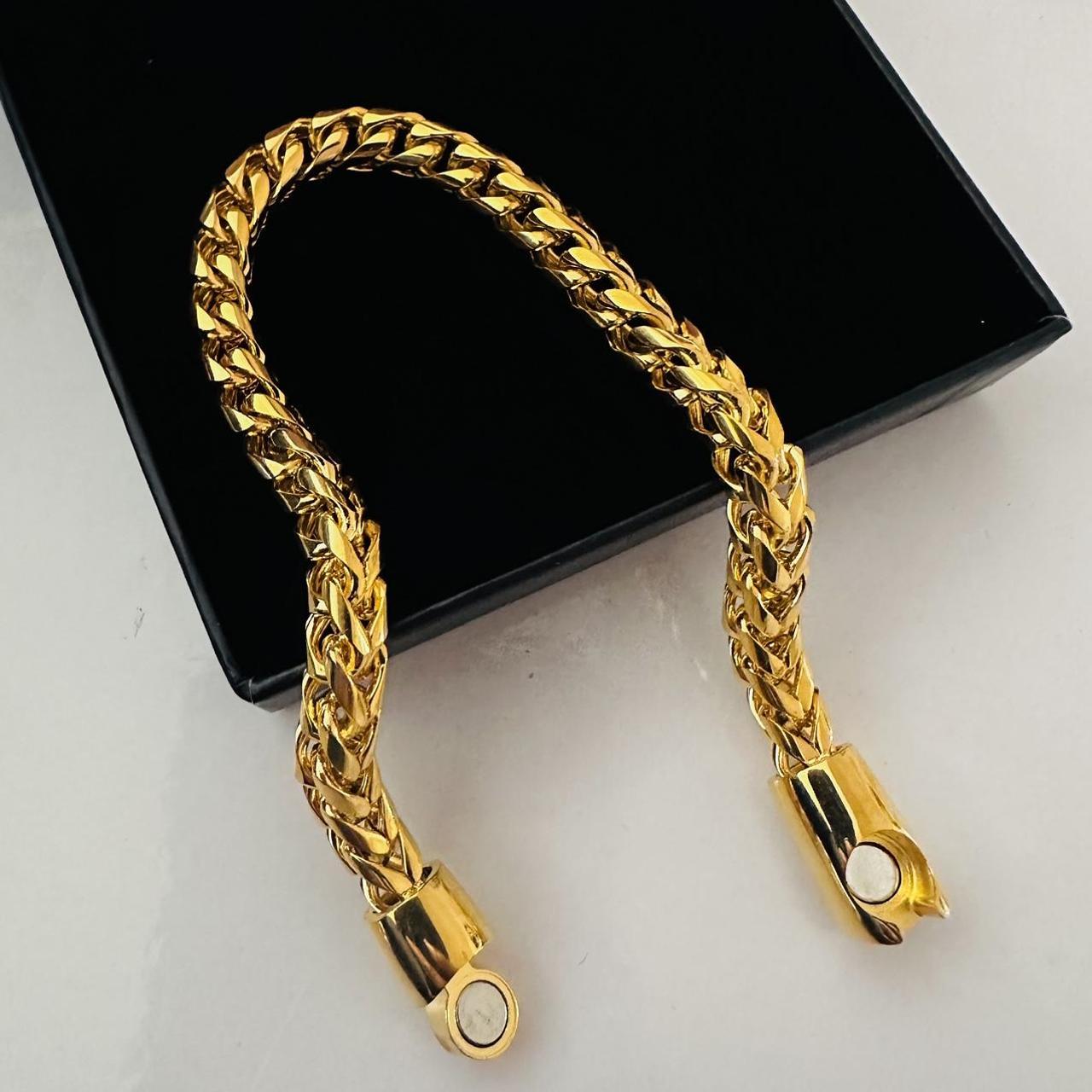 18k Gold Woven Chain Bracelet for Men and Women.... - Depop
