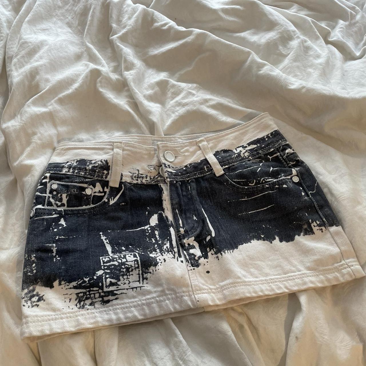 2000s vintage mini skirt for fit size 6 so... Depop