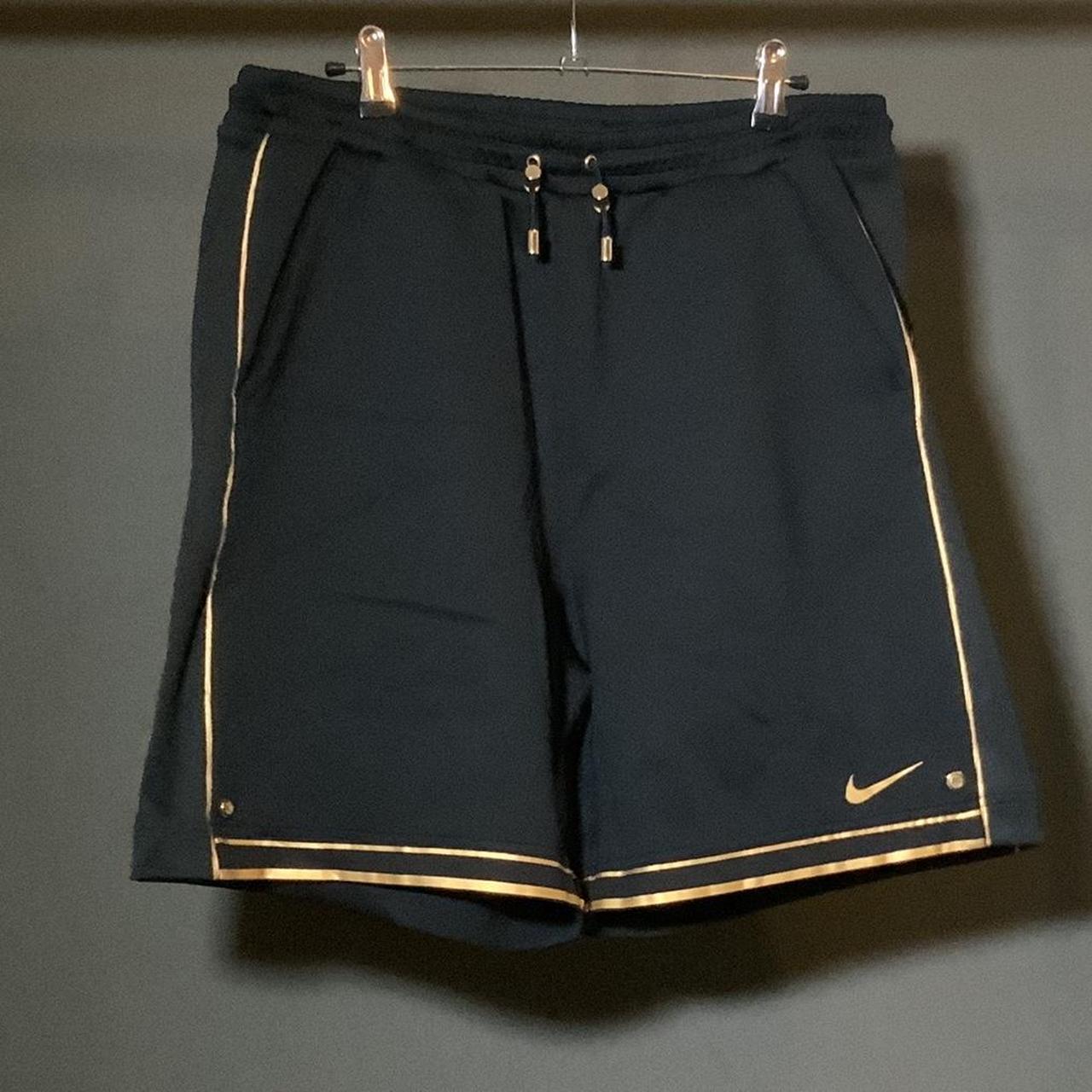 Black and gold nike clothes best sale