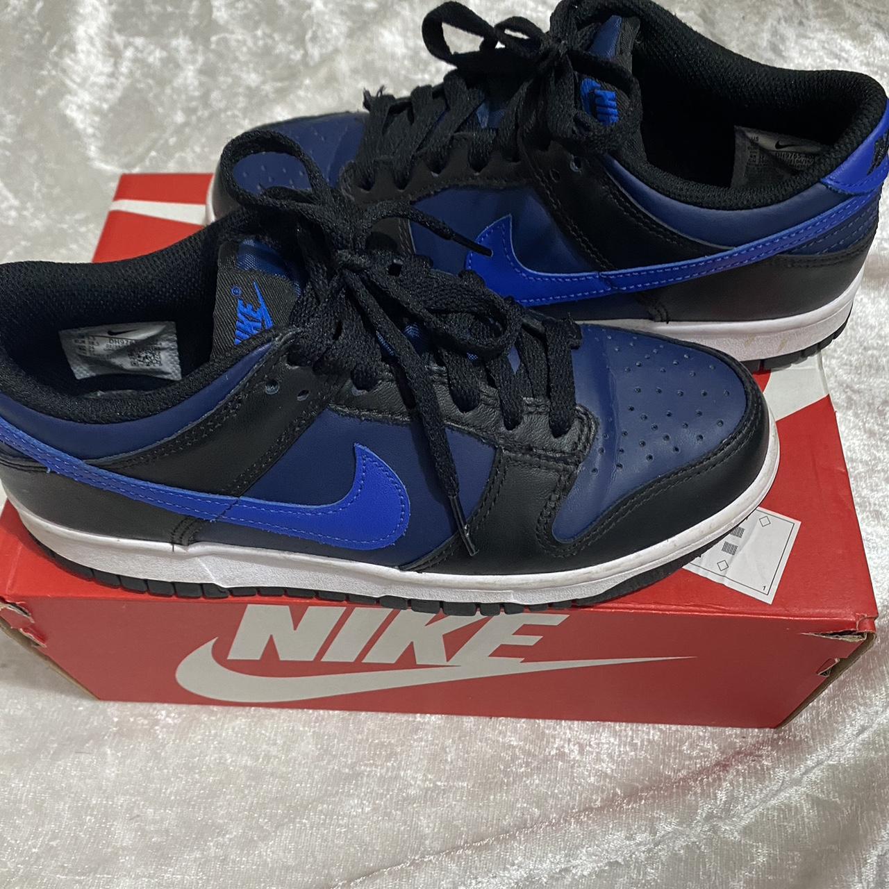 ladies navy nike trainers