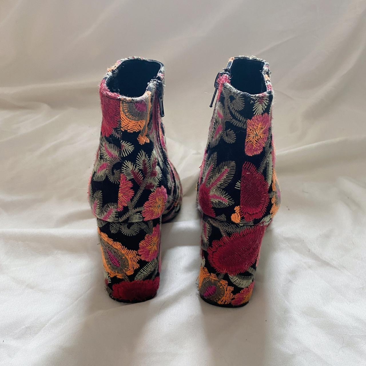 Mia deals floral boots