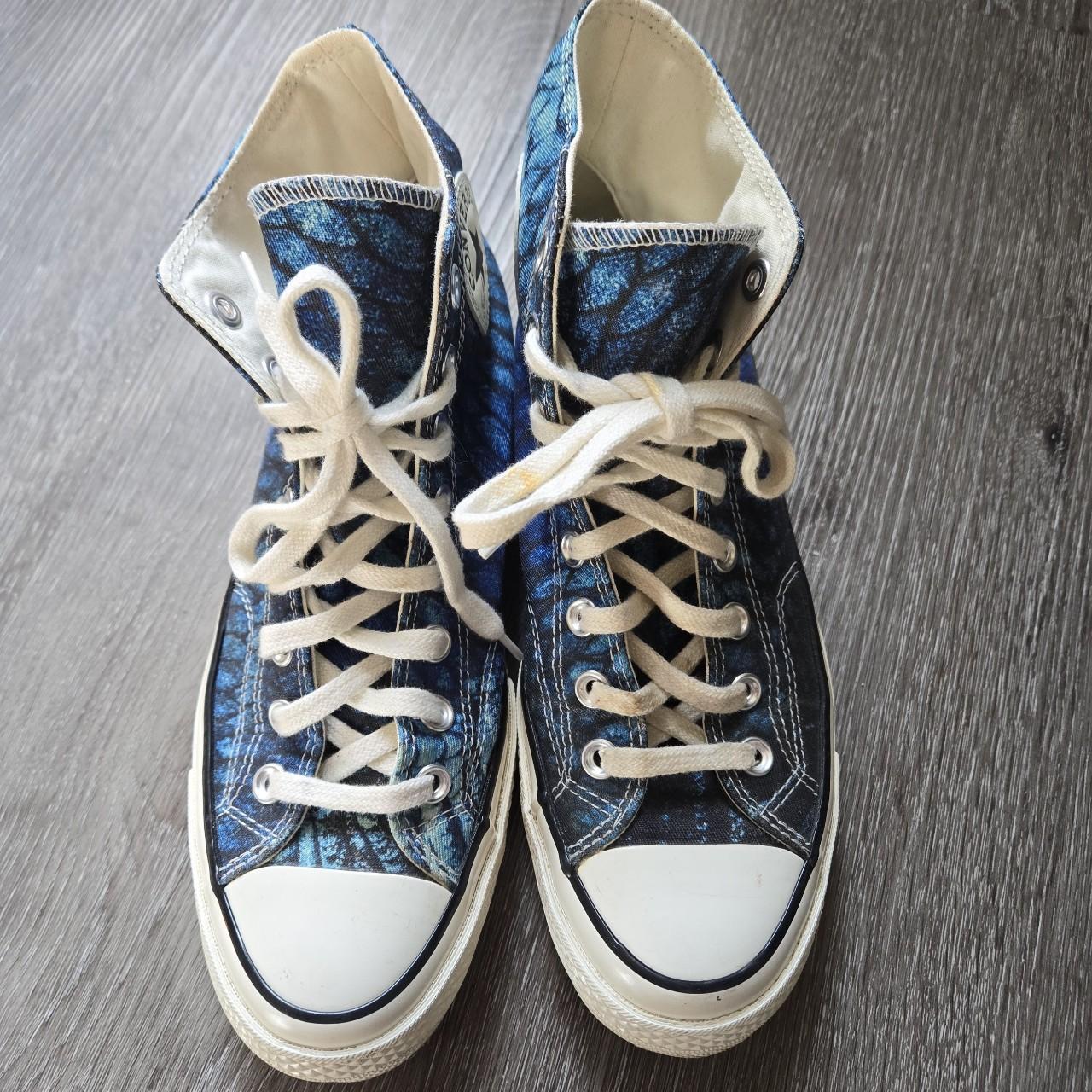 Converse. Blue reptile print. Women s US 9 men s 7