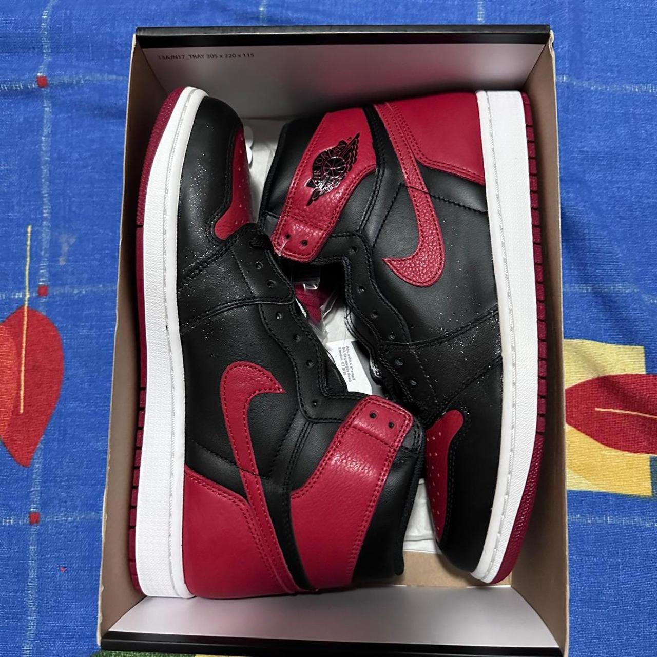 nike air jordan clutch bred