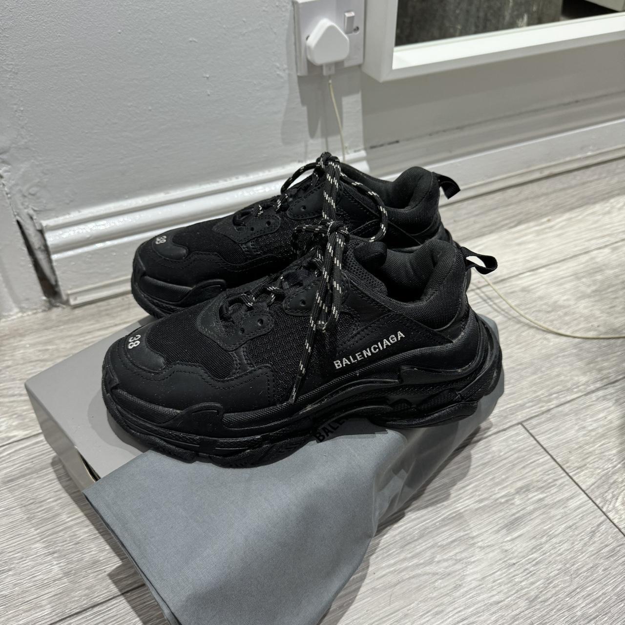 Balenciaga triple s size 5 Worn but good condition