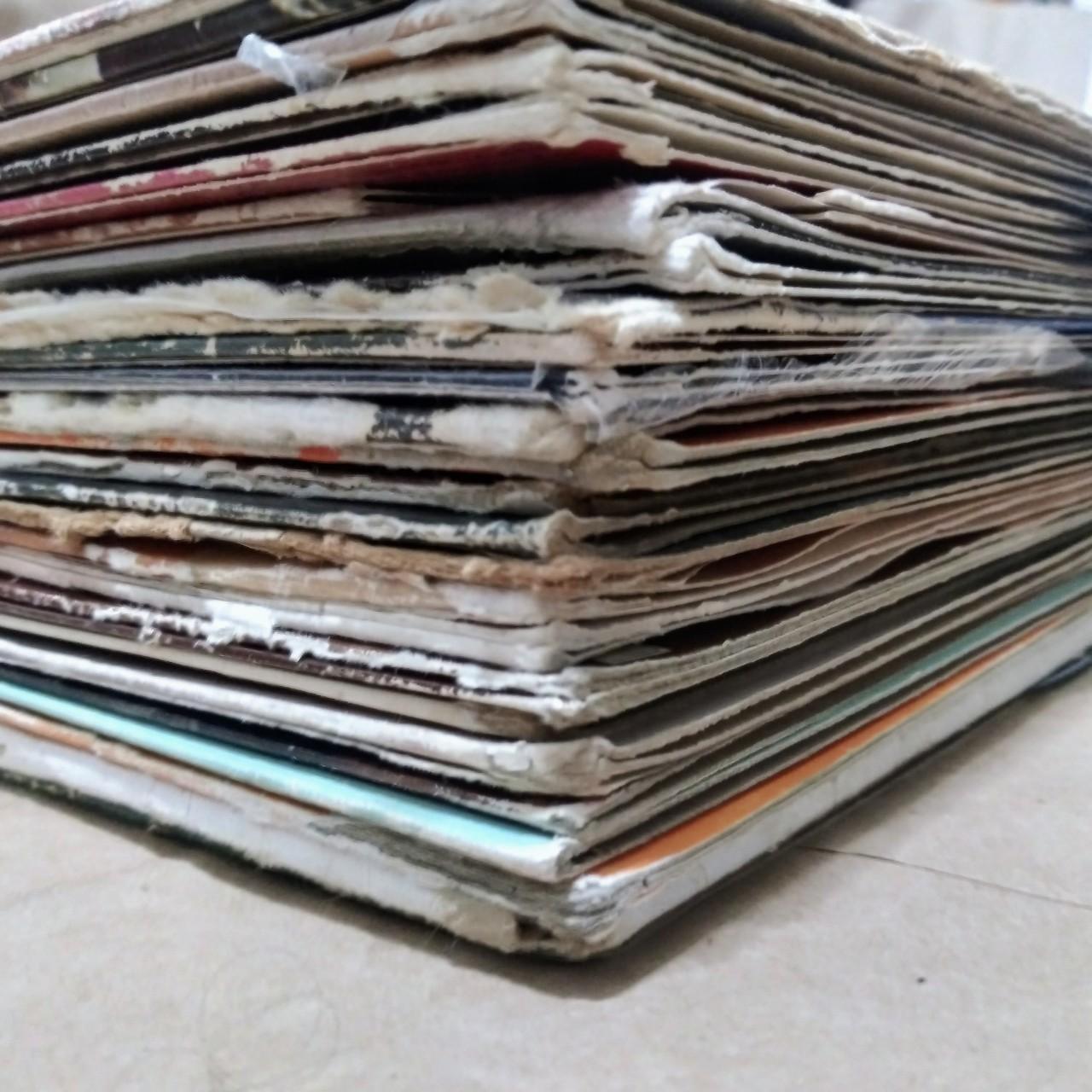 25 70s vintage vinyl records, including singer... - Depop