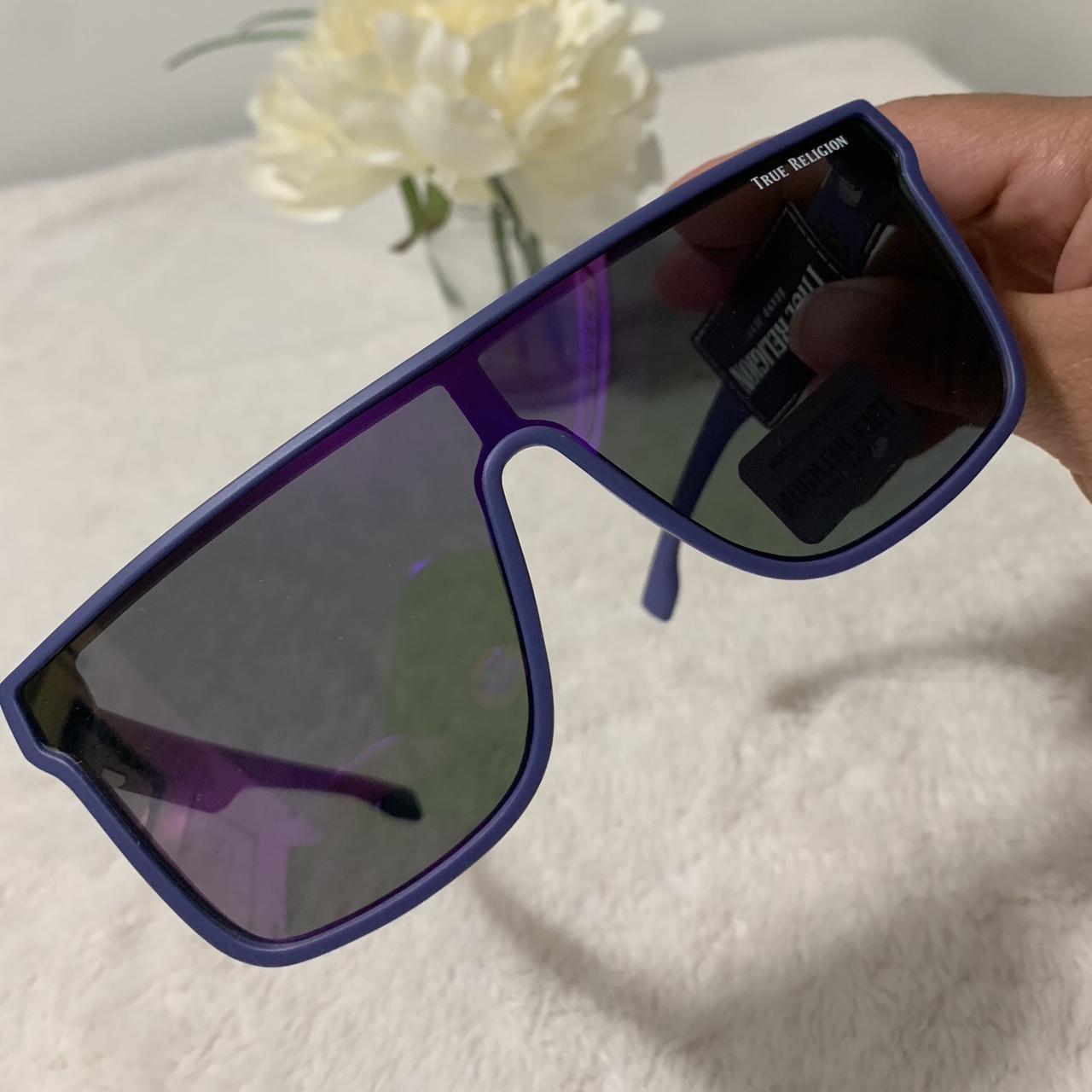 item listed by r3yn4_roze