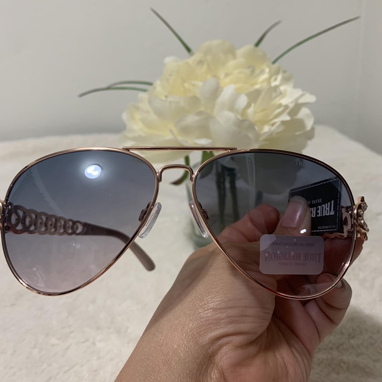 item listed by r3yn4_roze