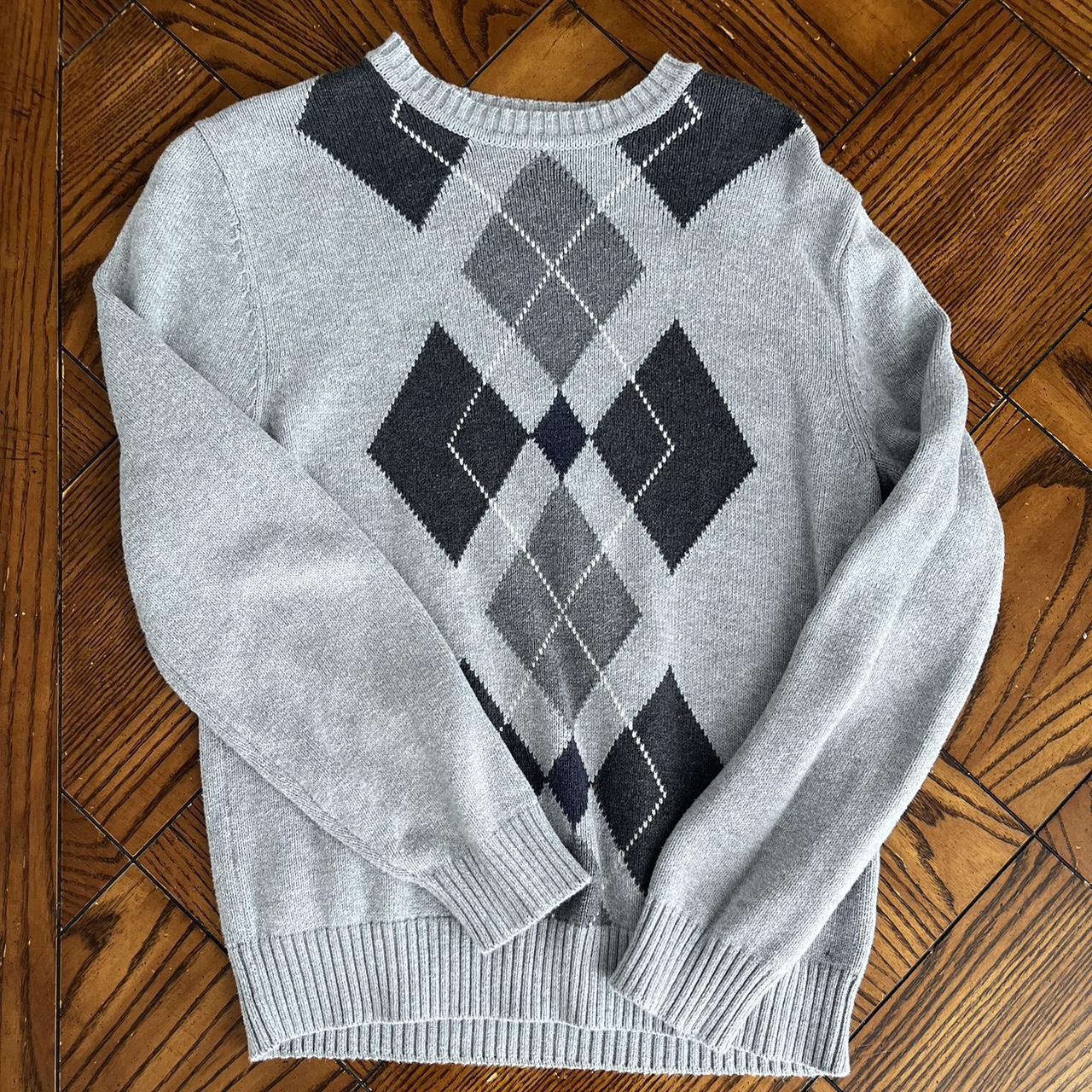 TRENDY GREY PLAID ARGYLE SWEATER *men’s small fits... - Depop