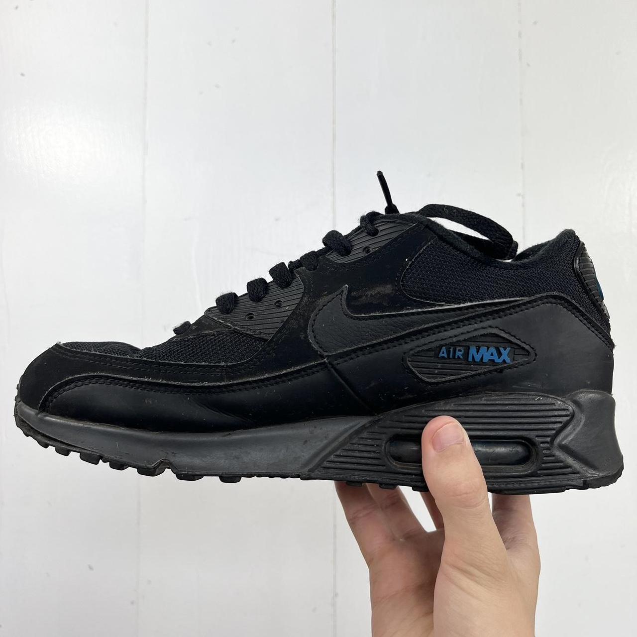 Nike Women's Black and Blue Trainers | Depop