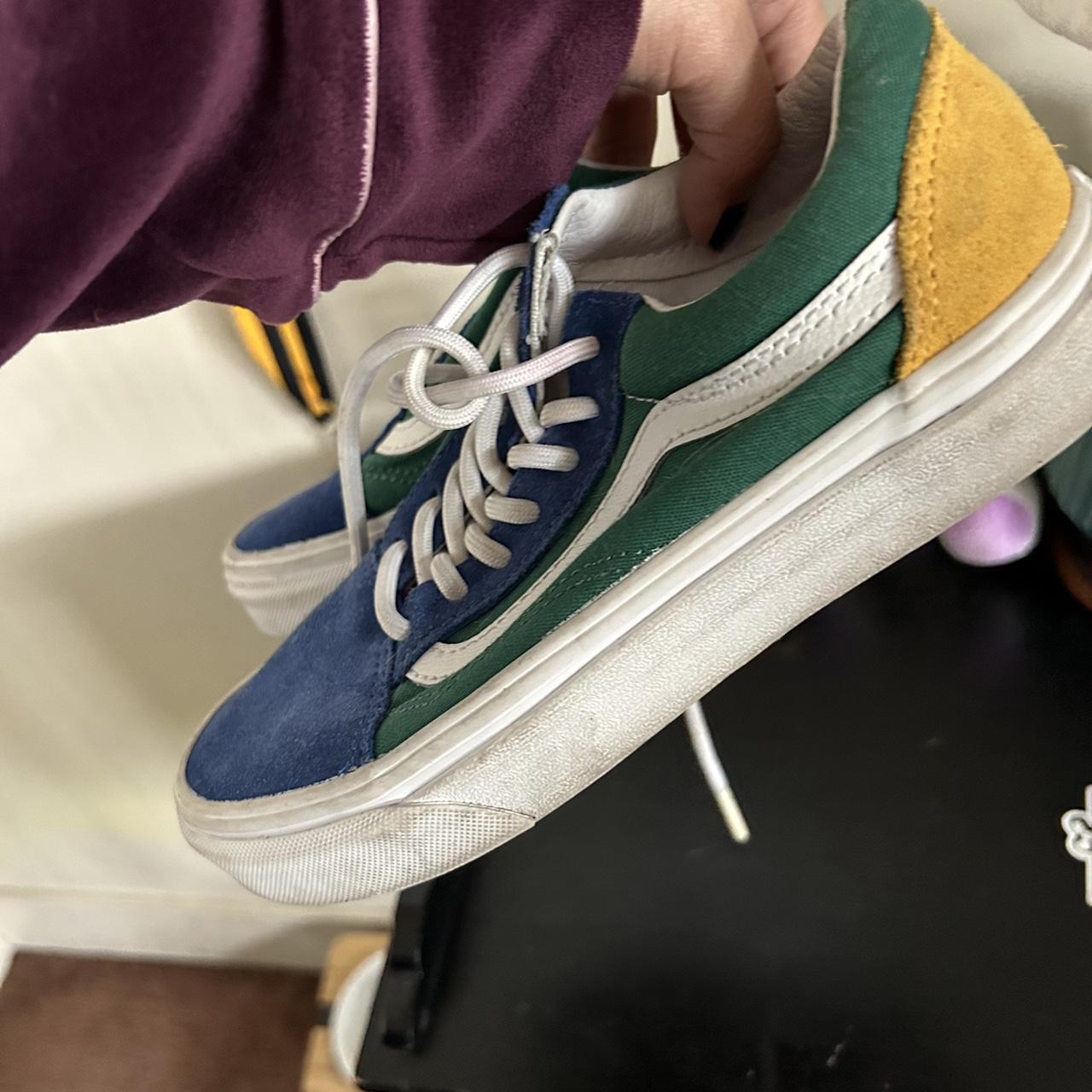 yacht club vans