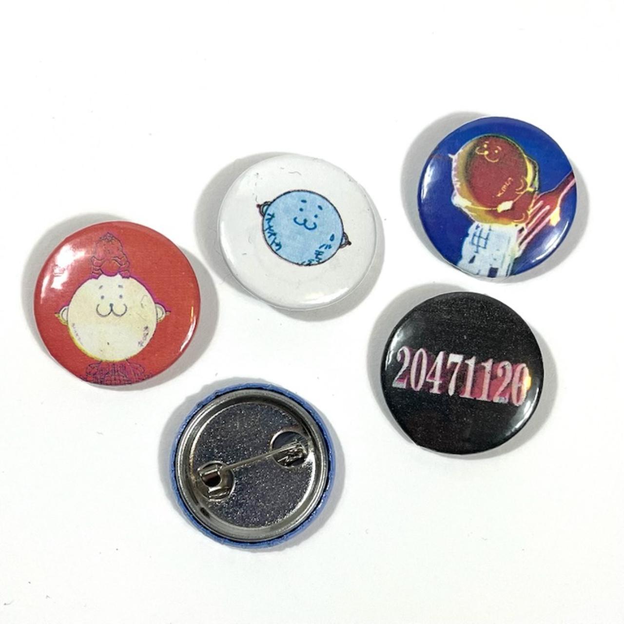 20471120 HYOMA inspired pins. This set of five round | Depop 20471120 HYOMA inspired pins. This set of five round | Depop