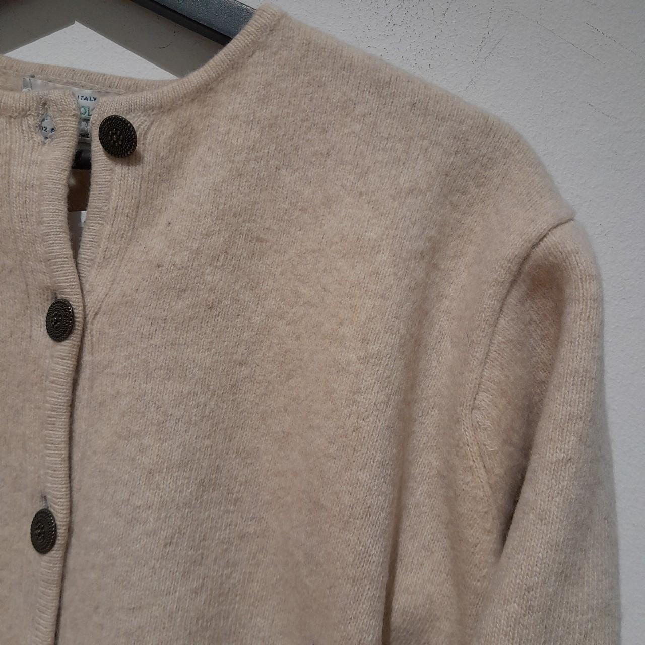 Cardigan Benetton beige, tinta unita. Composizione... - Depop