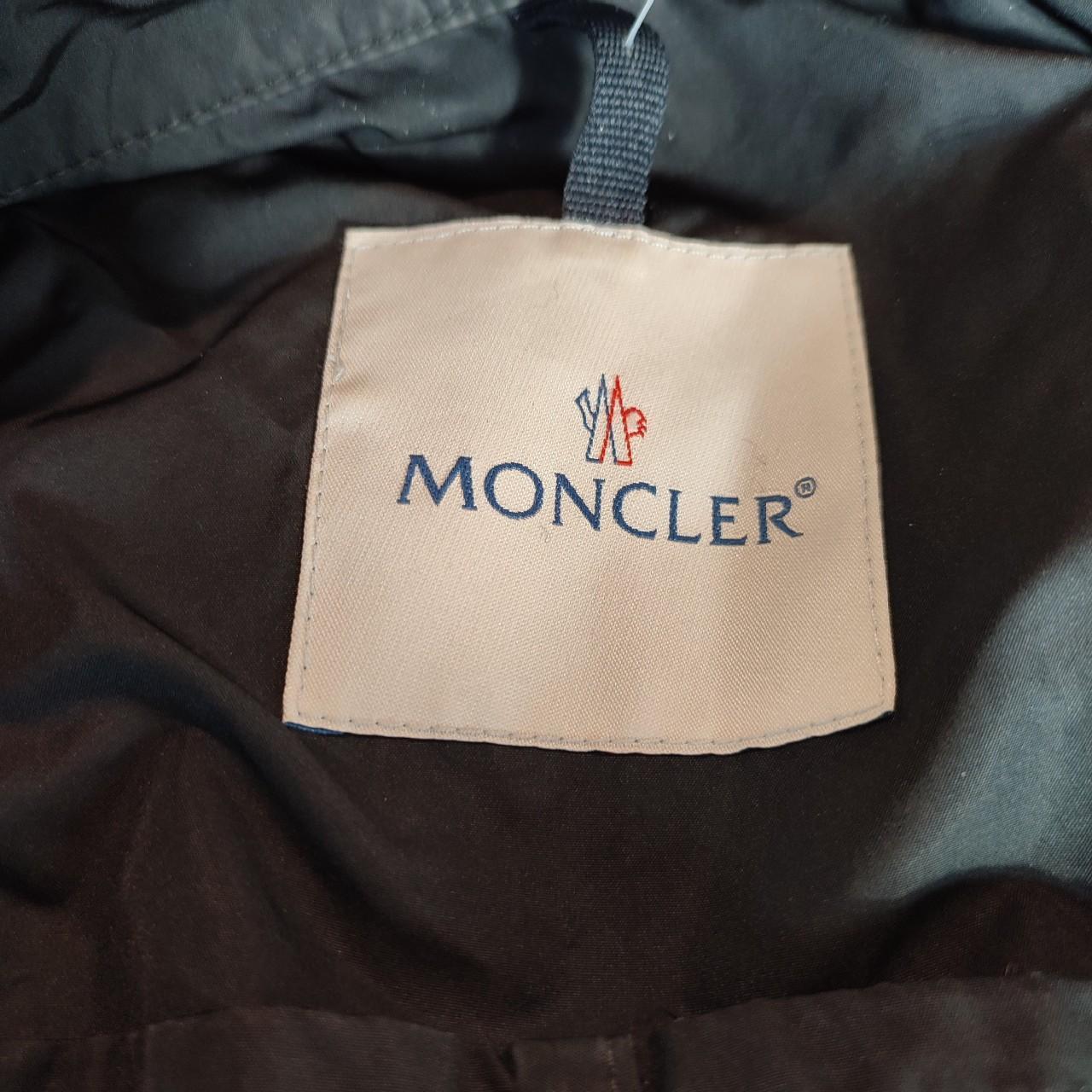 Trench Moncler, tg M, colore blu navy, chiusura con... - Depop