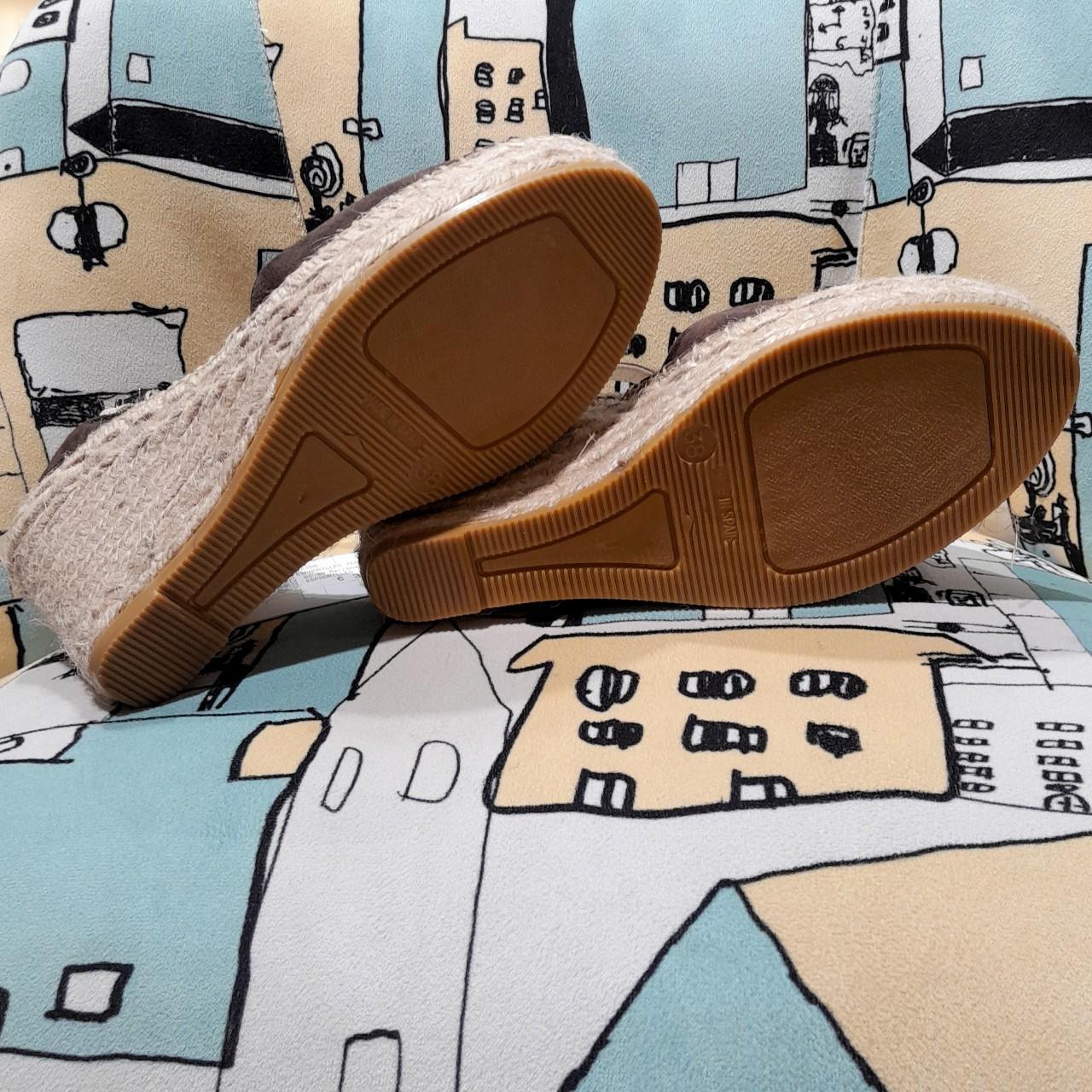 Espadrilles a zeppa, colore marrone e beige, numero... - Depop