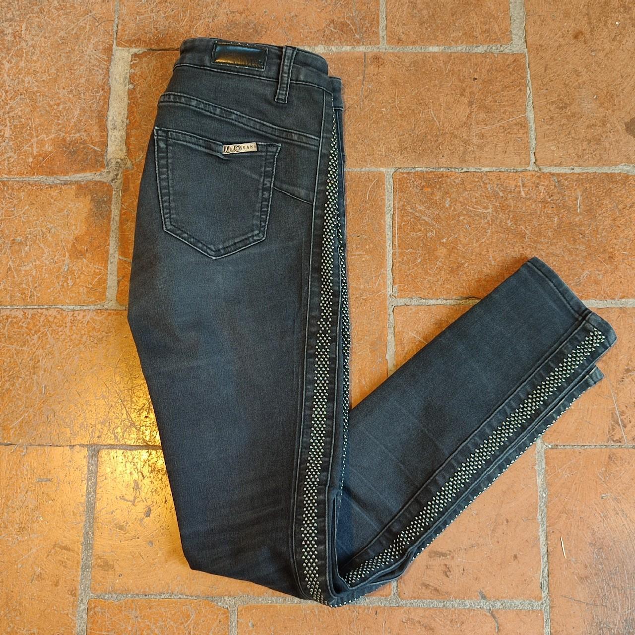 Pantaloni Liu Jo Jeans con borchie in denim scuro,... - Depop