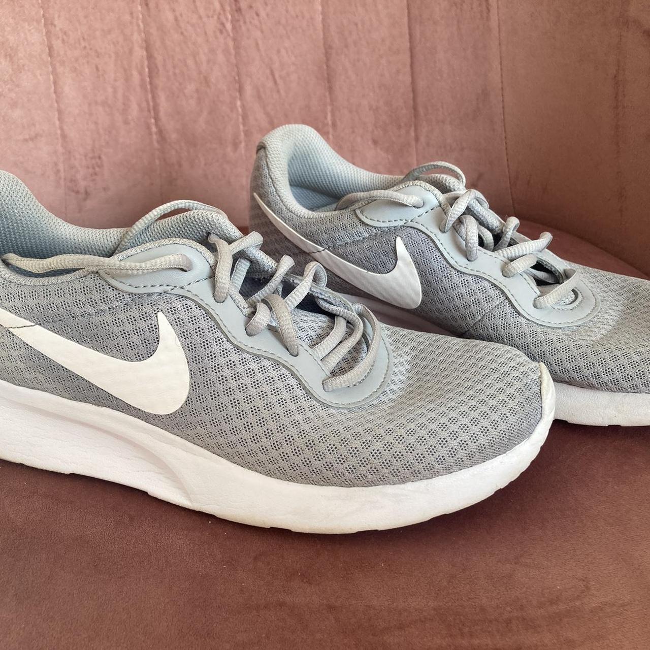 Light grey Nike Tanjun Sneakers Size 6. I bought