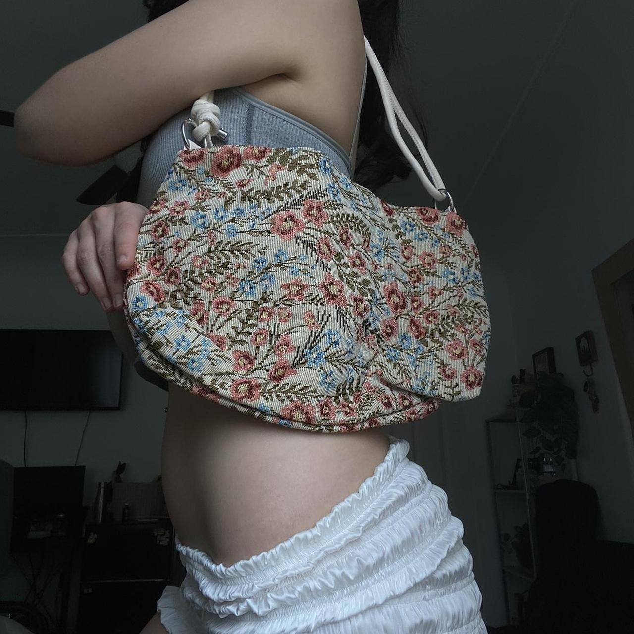 Vintage floral bag Never used - Depop