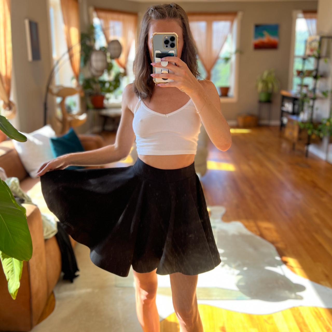 Black high clearance waisted flowy skirt