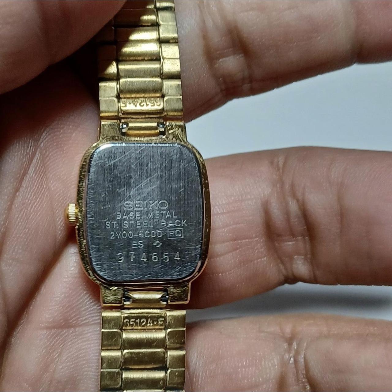 Seiko Women's Gold Watch (6)