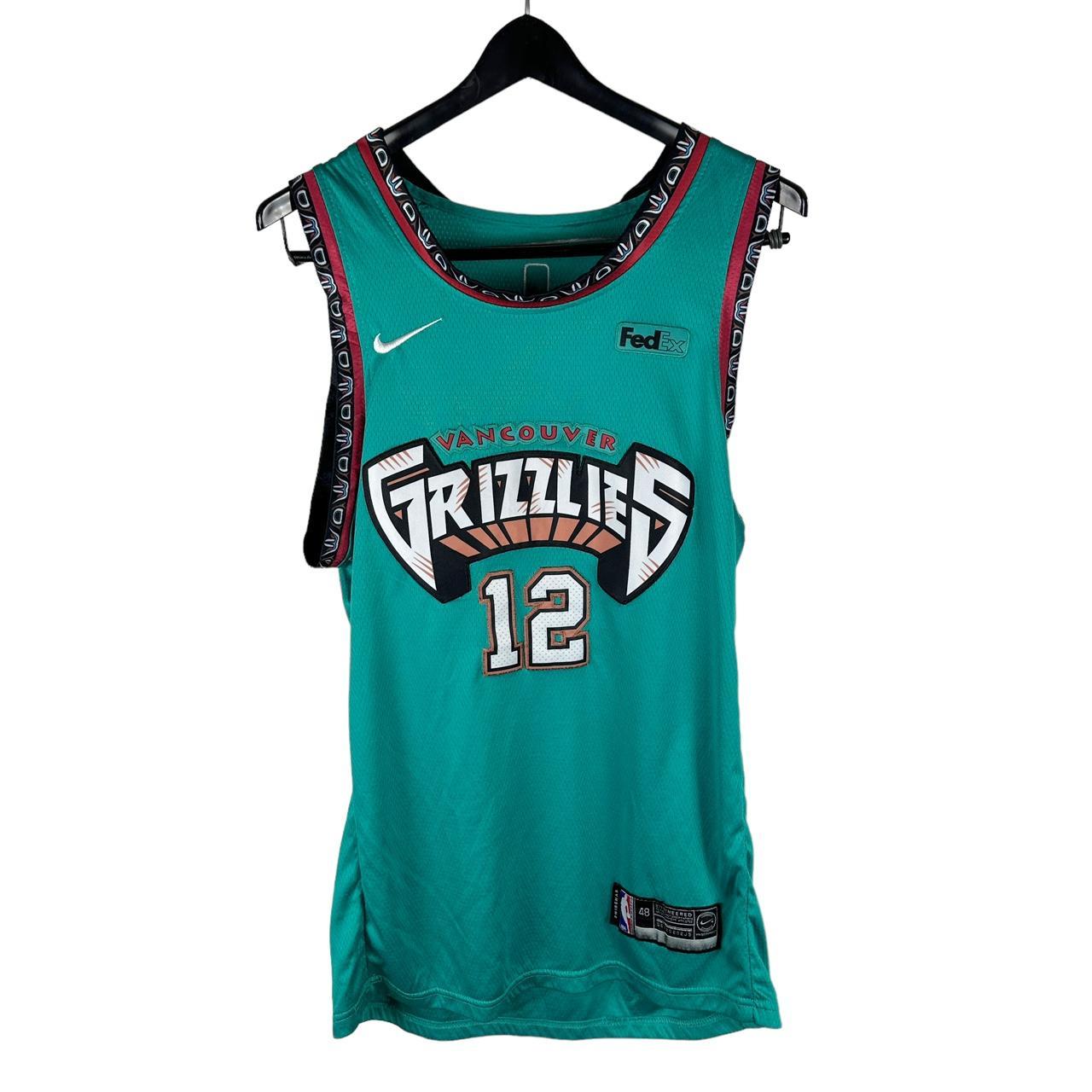 Nike Men's Green Tshirt Depop