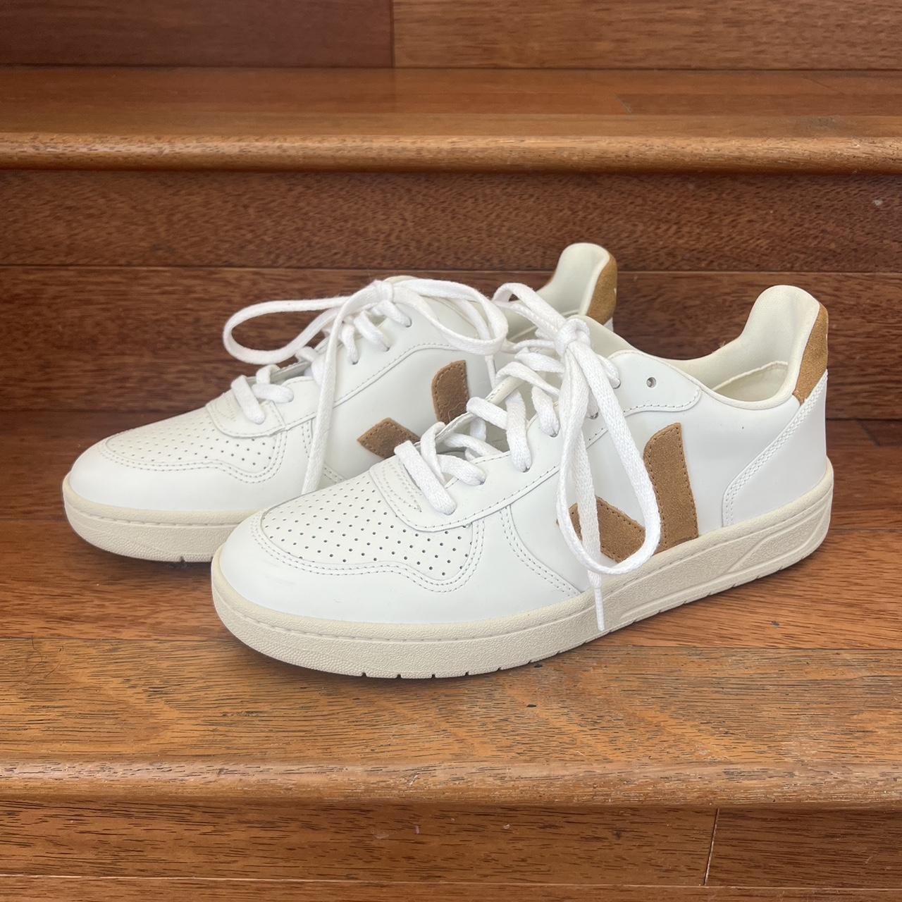 vejas black and white