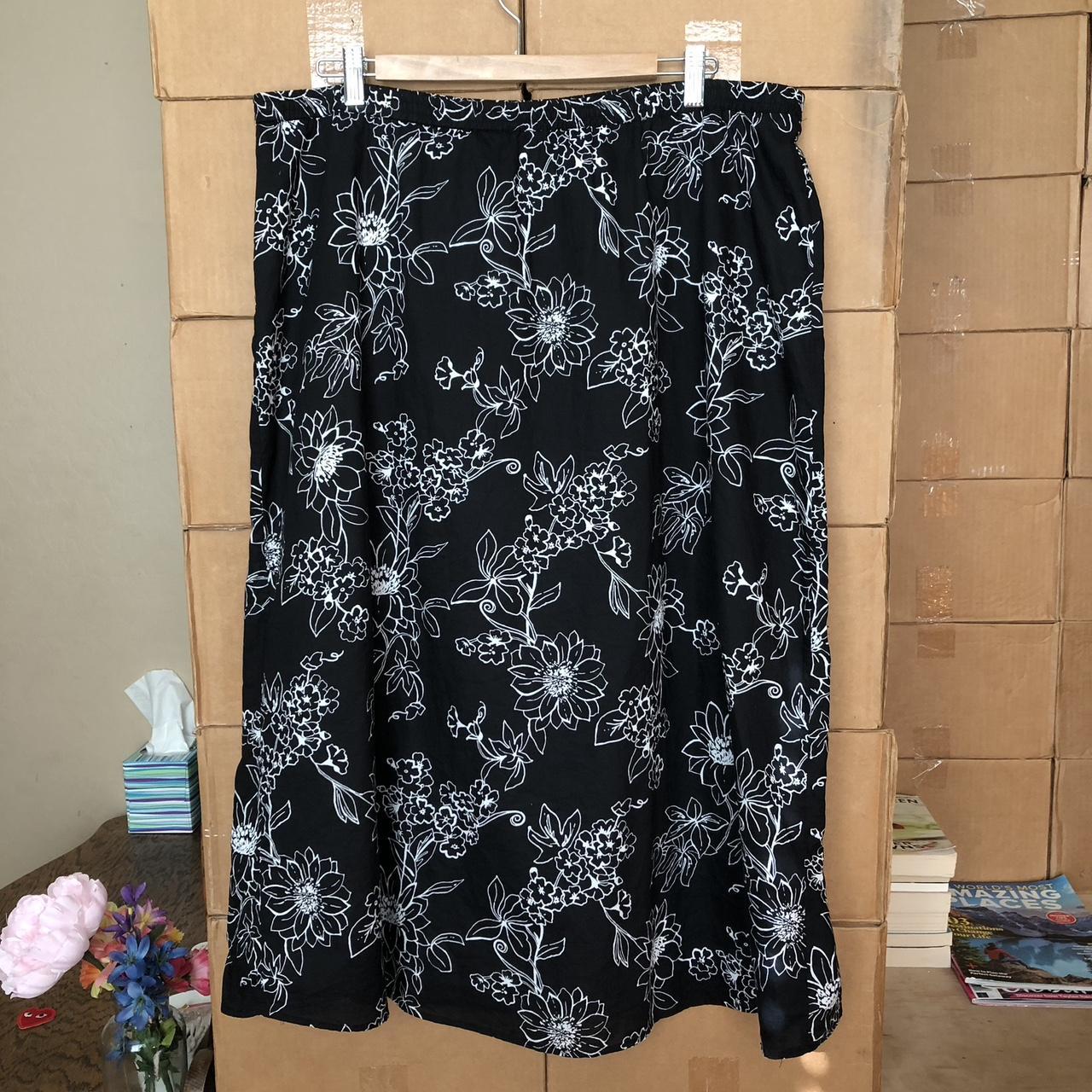 black floral maxi skirt SagHarbor brand size... - Depop