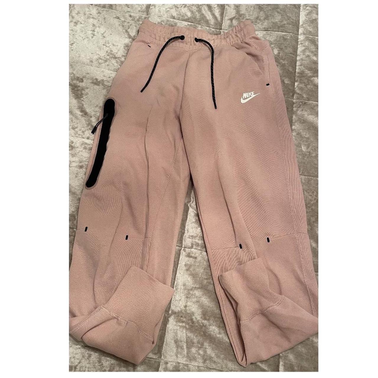 Womens pink nike clearance joggers