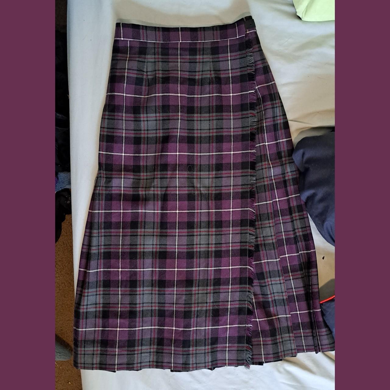 James Pringle Women's Black and Purple Skirt | Depop