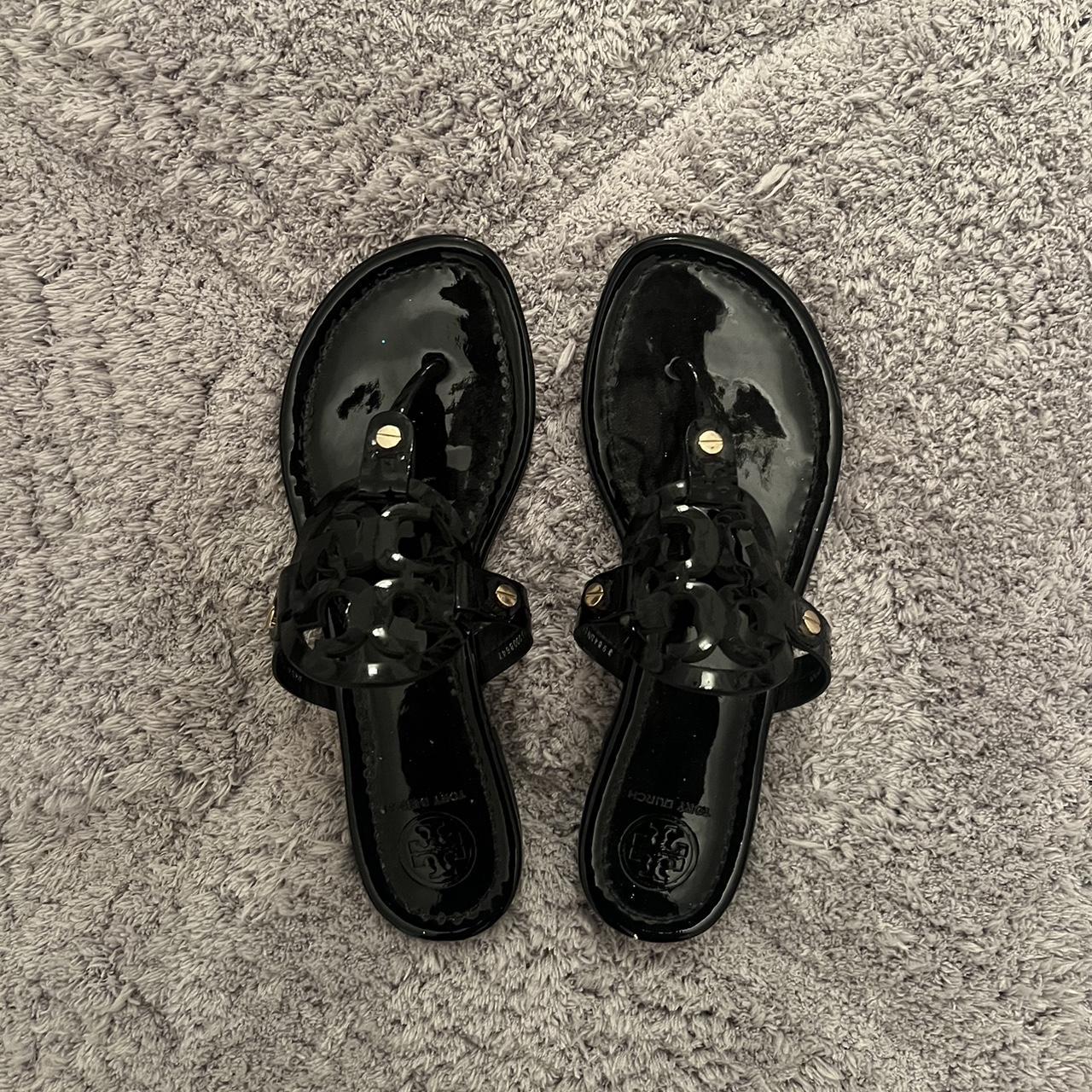 von maur tory burch sandals