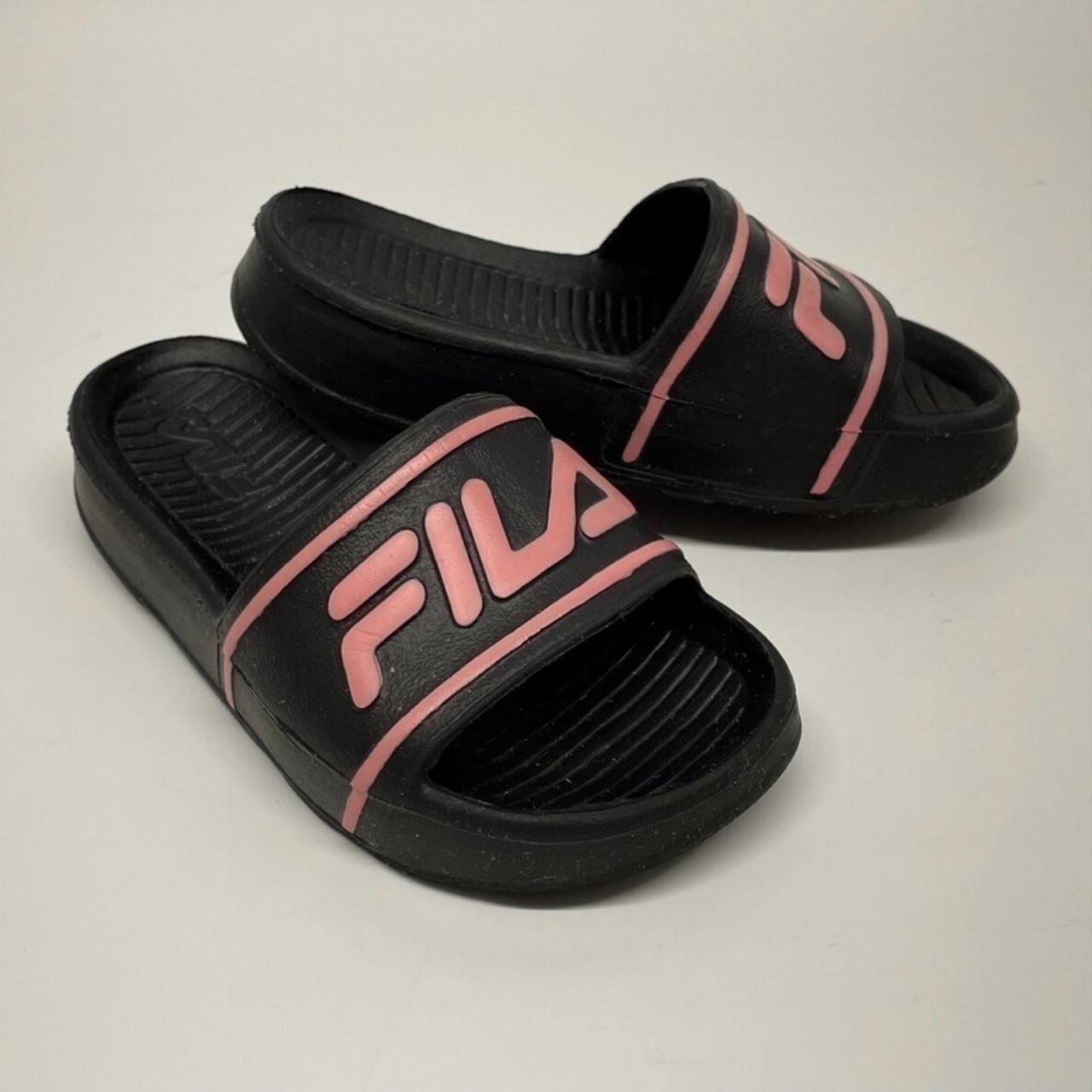 Pink fila flip flops online