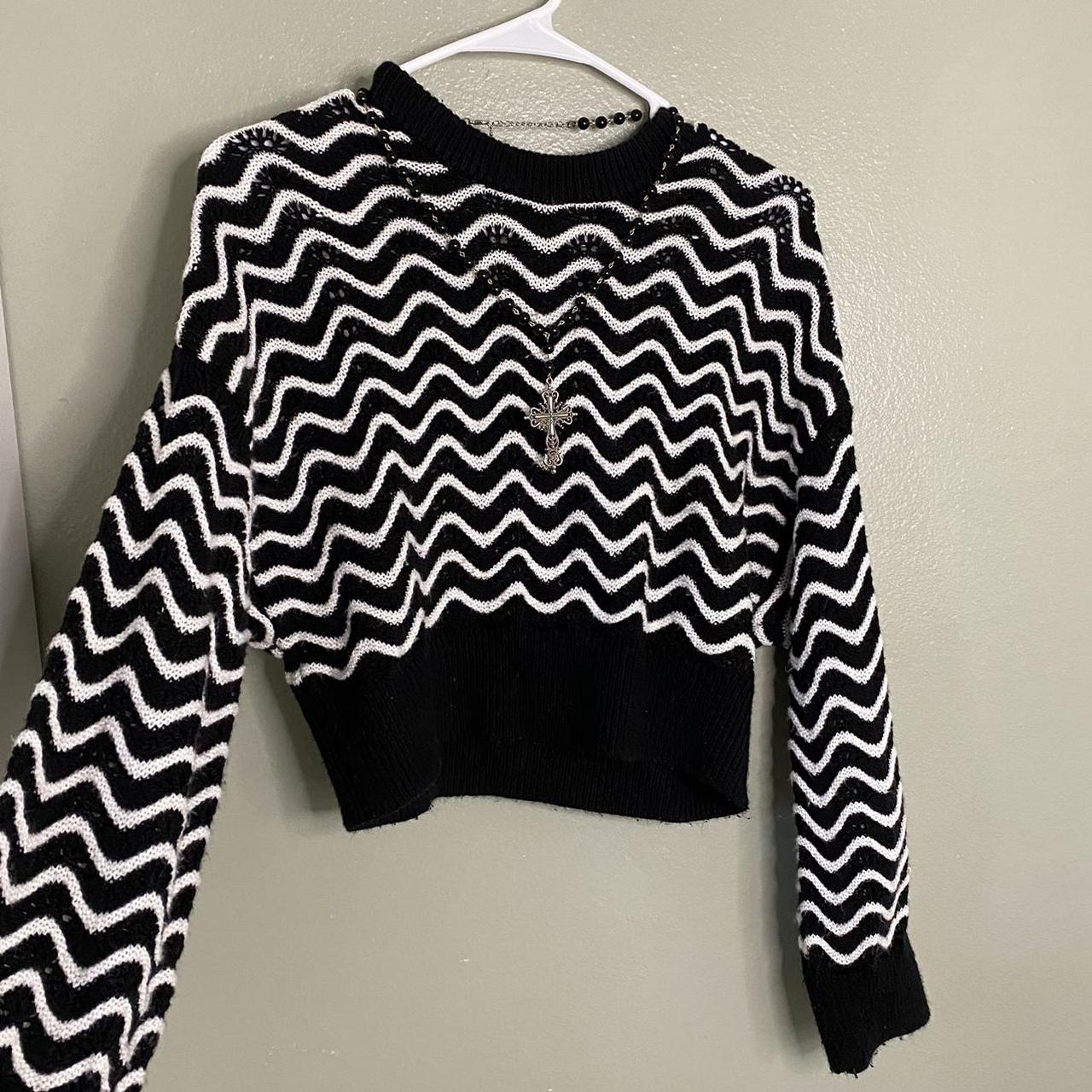 h m divided black white chevron knit cropped